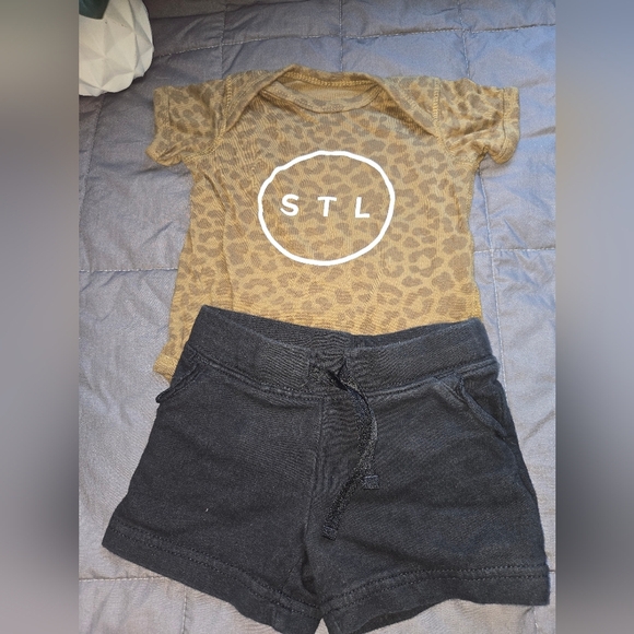 Bundle Of 4 Sets Baby Girl Size 12months. Carters, Shein, Fuyimei, Arch. - Picture 8 of 8